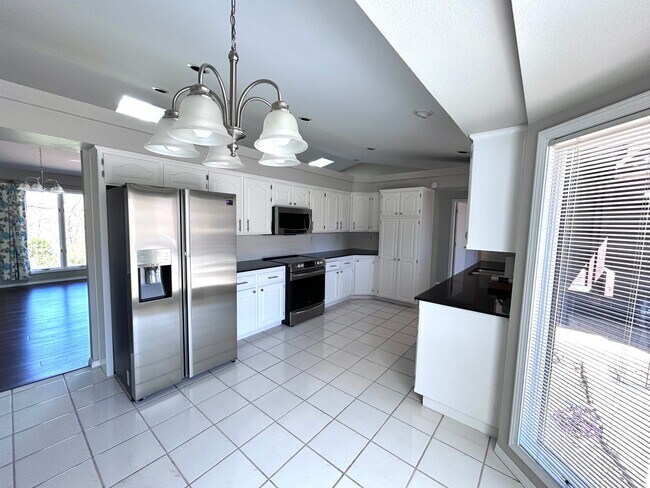 Building Photo - 3 BEDROOM BELLA VISTA READY NOW!! APPLY TO...
