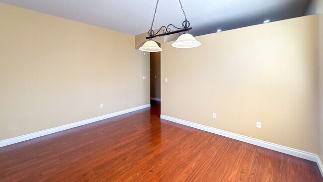 Foto del edificio - 10724 Windrose Point Ave