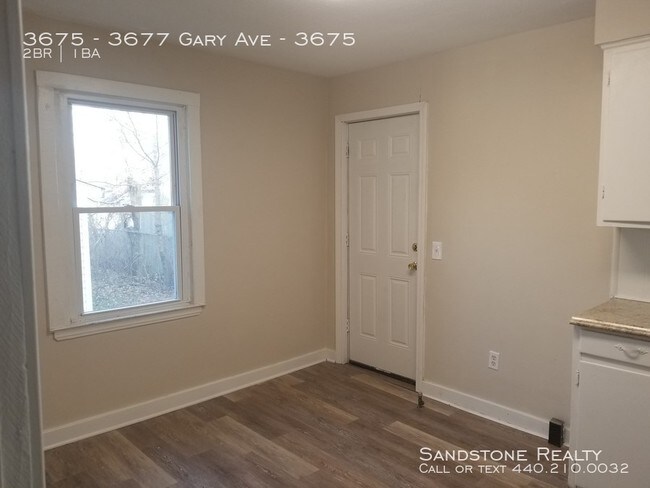 Building Photo - 2 bedroom With 2 car Garage