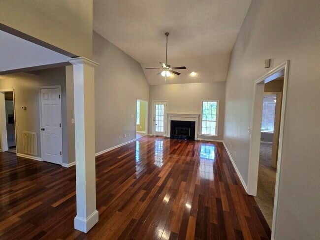 Foto del edificio - 5006 Fieldcrest Dr