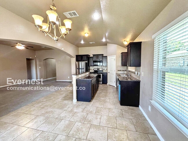 Building Photo - 501 W Vega Ln
