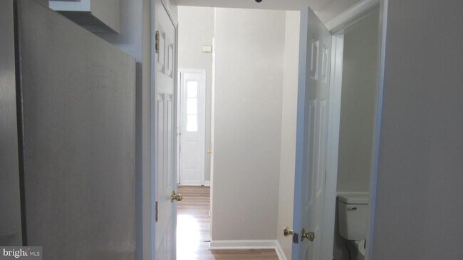 Foto del edificio - 1045 Fallbrook Ln