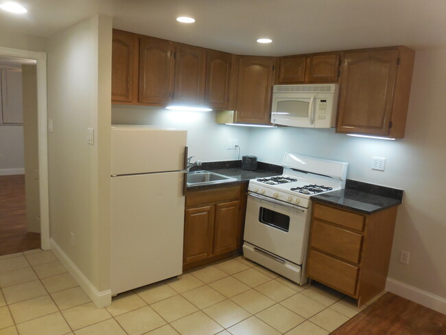 Building Photo - 258 Greenough St