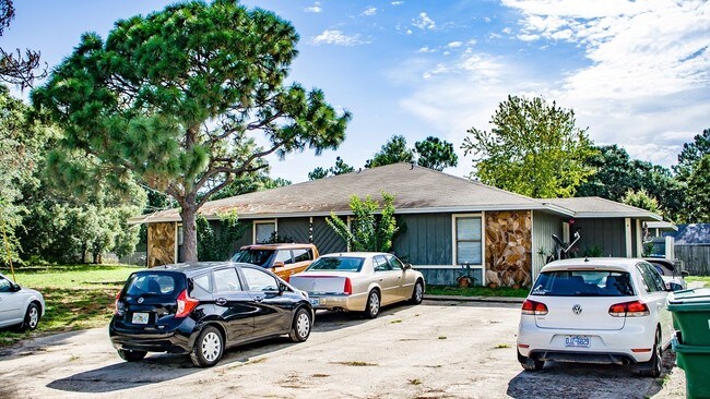 Building Photo - 3361 Green Briar Cir