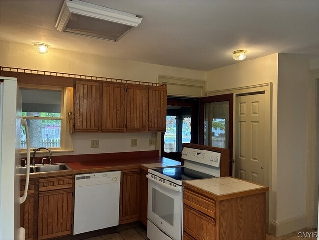 Building Photo - 960 Salt Springs Rd