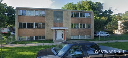 Building Photo - 110 W 68th St