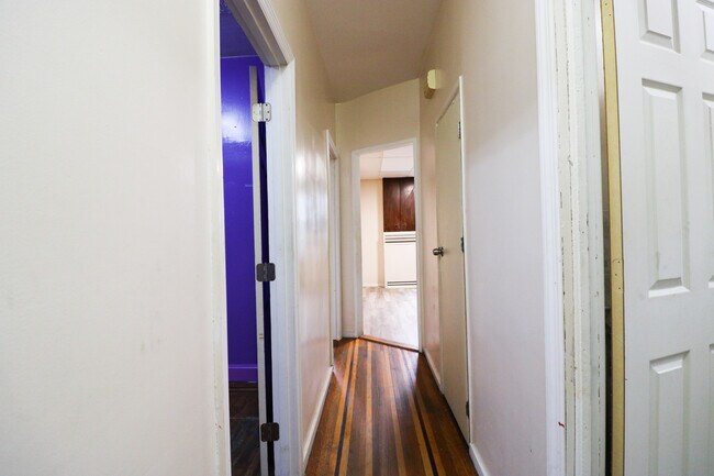 Foyer leading to other 2 bedrooms, bathroom & kitchen - 2265 Chatterton Ave