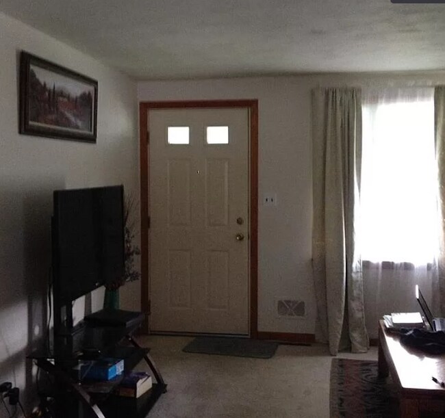 Building Photo - 381 Cherokee Dr