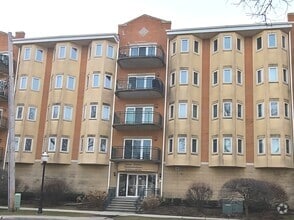 Building Photo - 100 W Roosevelt Ave