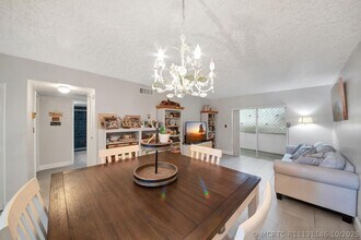 Building Photo - 2812 Garden Dr S