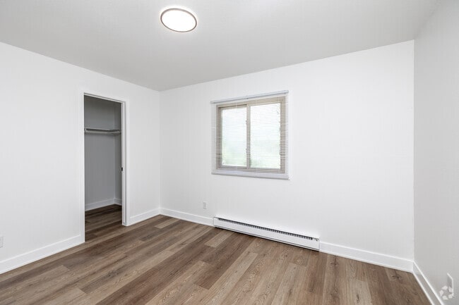 2BR, 1BA - 825 SF - First Bedroom - Crossroad Apartments