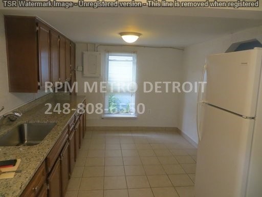 Building Photo - Cute 1 Bedroom Converted Garage Apartment