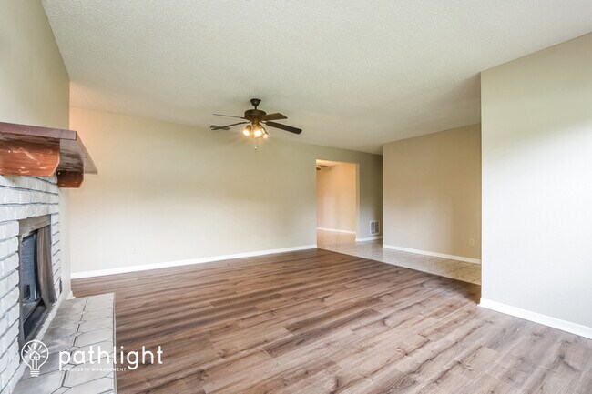 Building Photo - 3327 Yule Tree Dr