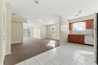 Building Photo - 30 Elm Ct