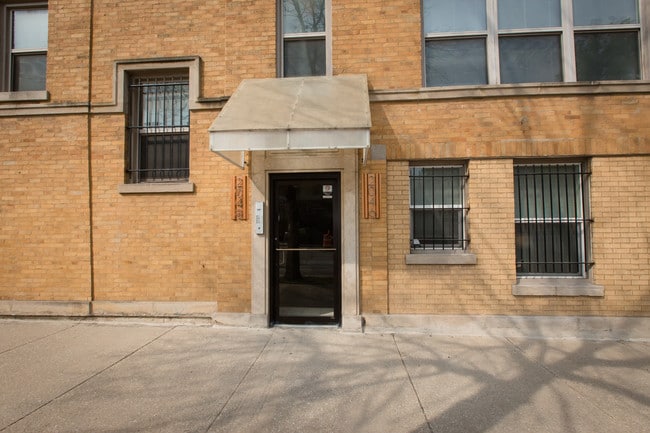 Building Photo - 2038 W. Touhy Ave.