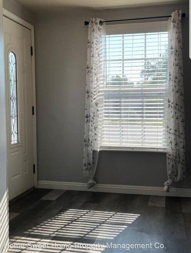 Foto del edificio - 3 br, 2 bath House - 294 W. Barstow Ave.