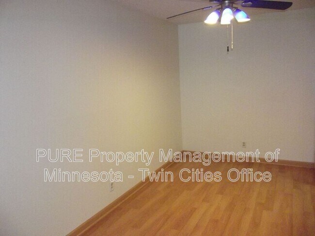 Foto del edificio - 5627 Green Cir Dr