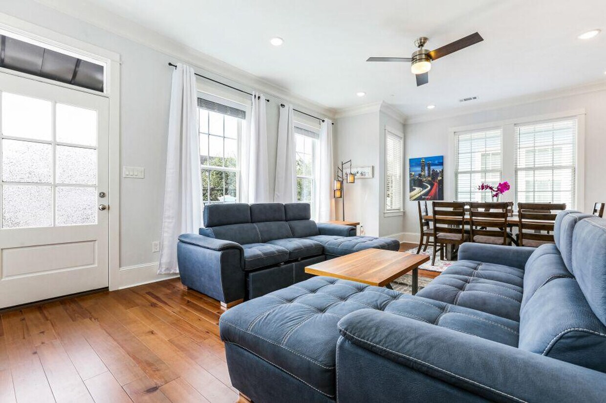 Foto principal - 1216 Carondelet St