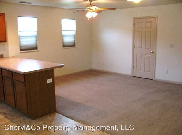 Building Photo - 310 Wildrose Ln