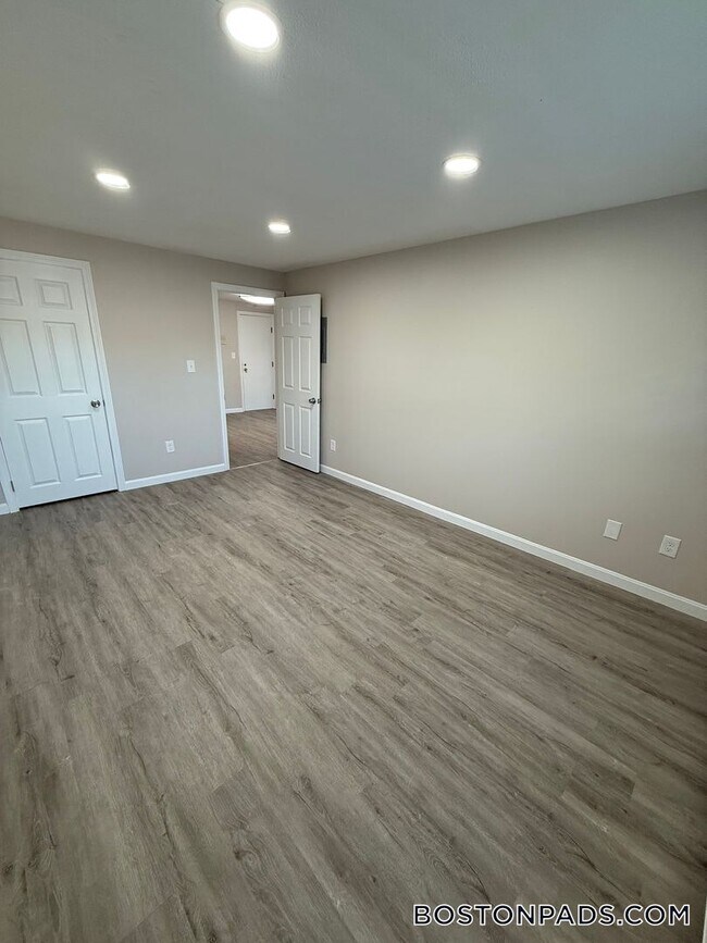 Foto del edificio - 53 Ridgewood Ln