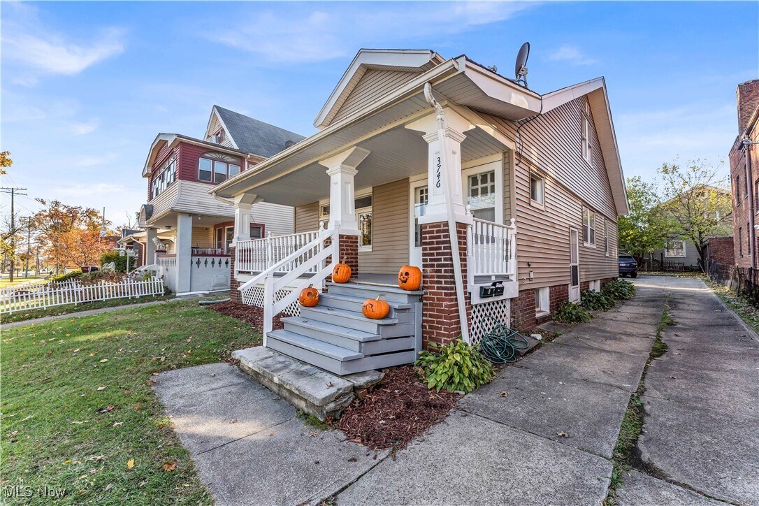 3746 W 140th St Cleveland, OH 44111 – photo 2