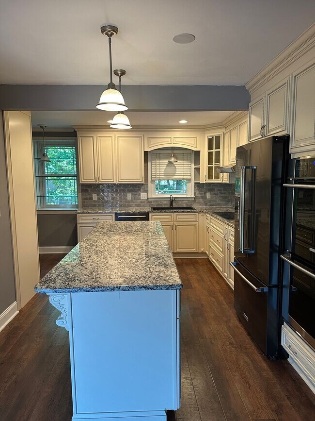 Foto del edificio - 3 bedroom, 2.5 bathroom townhouse in Stone...