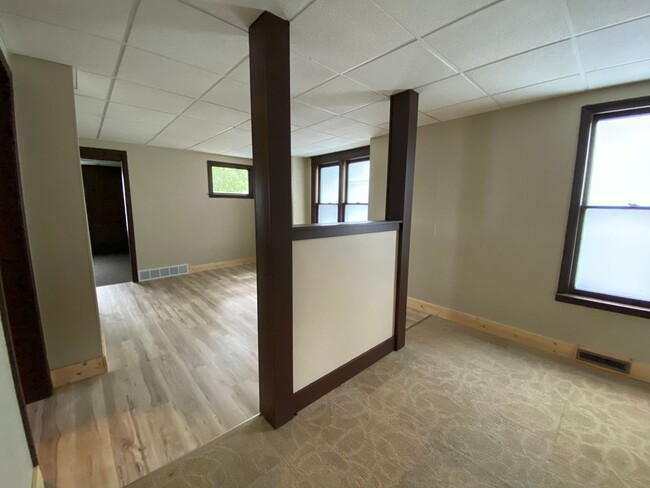 Building Photo - 1422 E Stockbridge - 4 Bed/1 Bath House in...