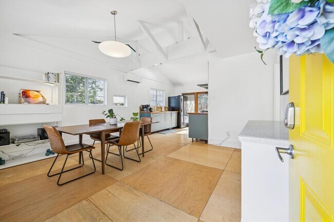 Foto del edificio - 213 Lessin Ln