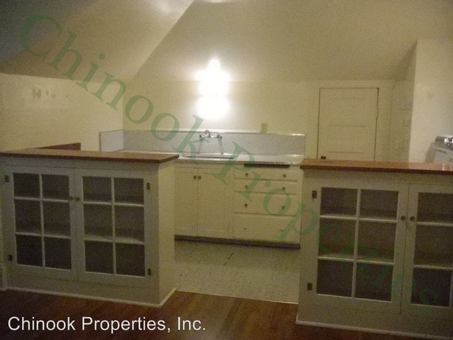 Building Photo - 1176 Mill St