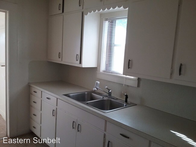 Building Photo - 2 br, 1 bath House - 708 South Avenue A