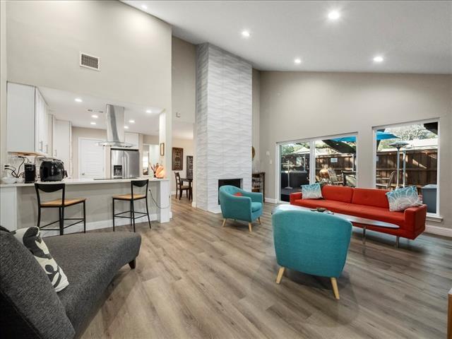 Foto del edificio - 9716 Highland View Dr