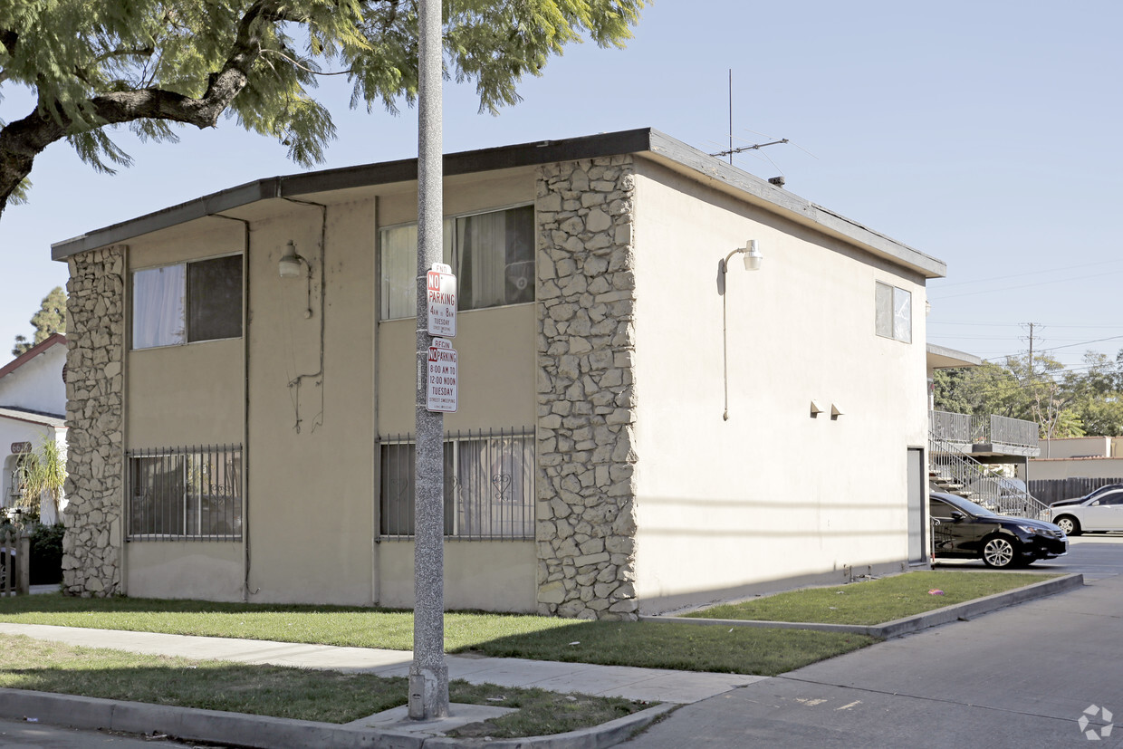 Primary Photo - Artesia Apartments