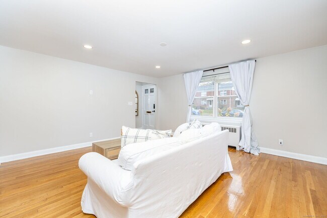 Foto del edificio - 43 Arnold Way