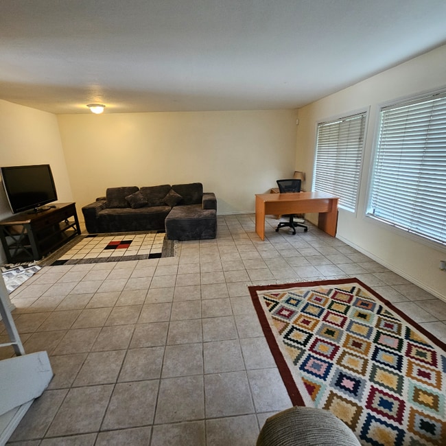 Building Photo - 9502 Karmont Ave