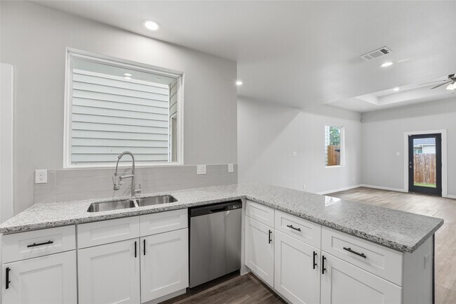 Building Photo - 4307 Larkspur St