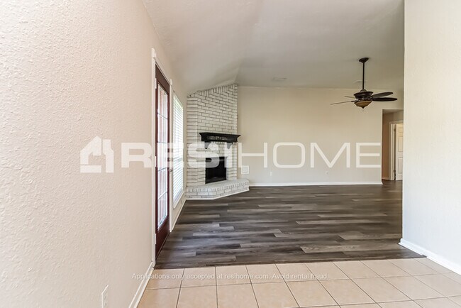 Foto del edificio - HOME FOR RENT!!