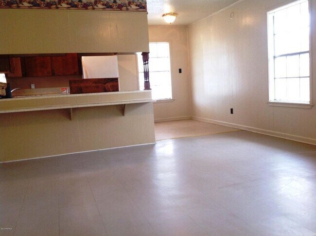 Foto del edificio - 706 Picard Rd