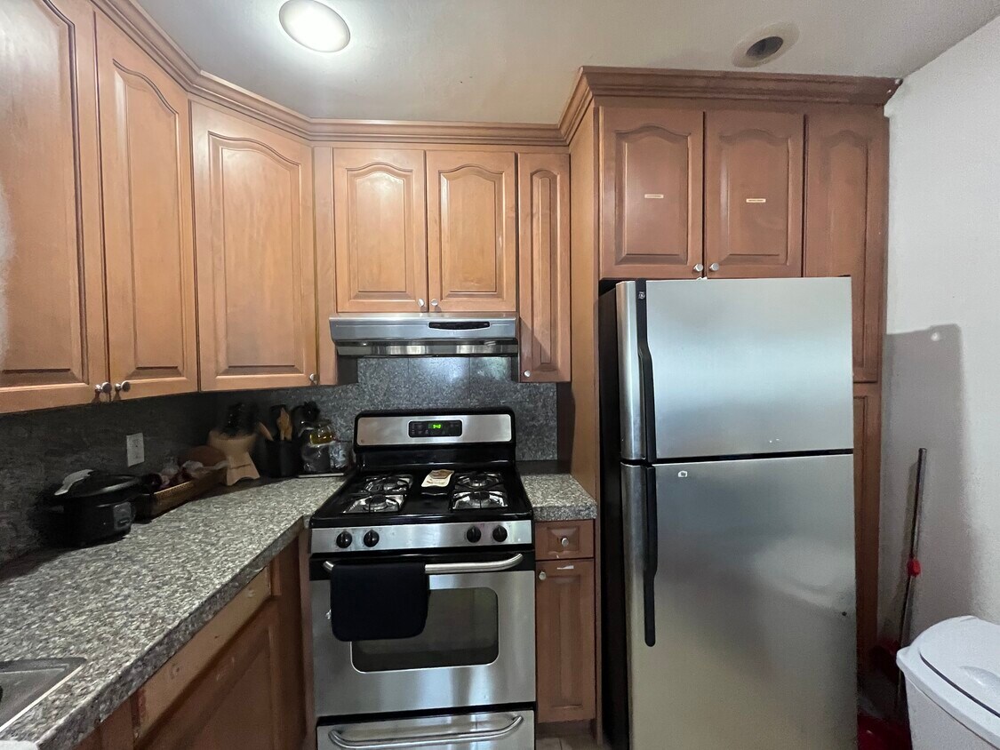 Building Photo - 60-32-32 84th St