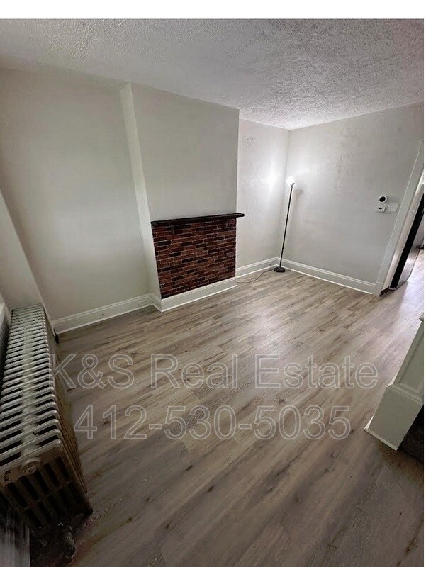 Building Photo - 113 Redlyn St