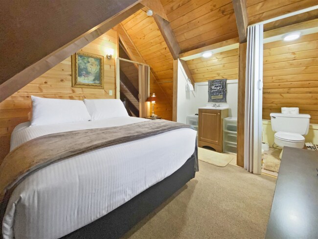 Foto del edificio - 95 Whispering Pines Dr