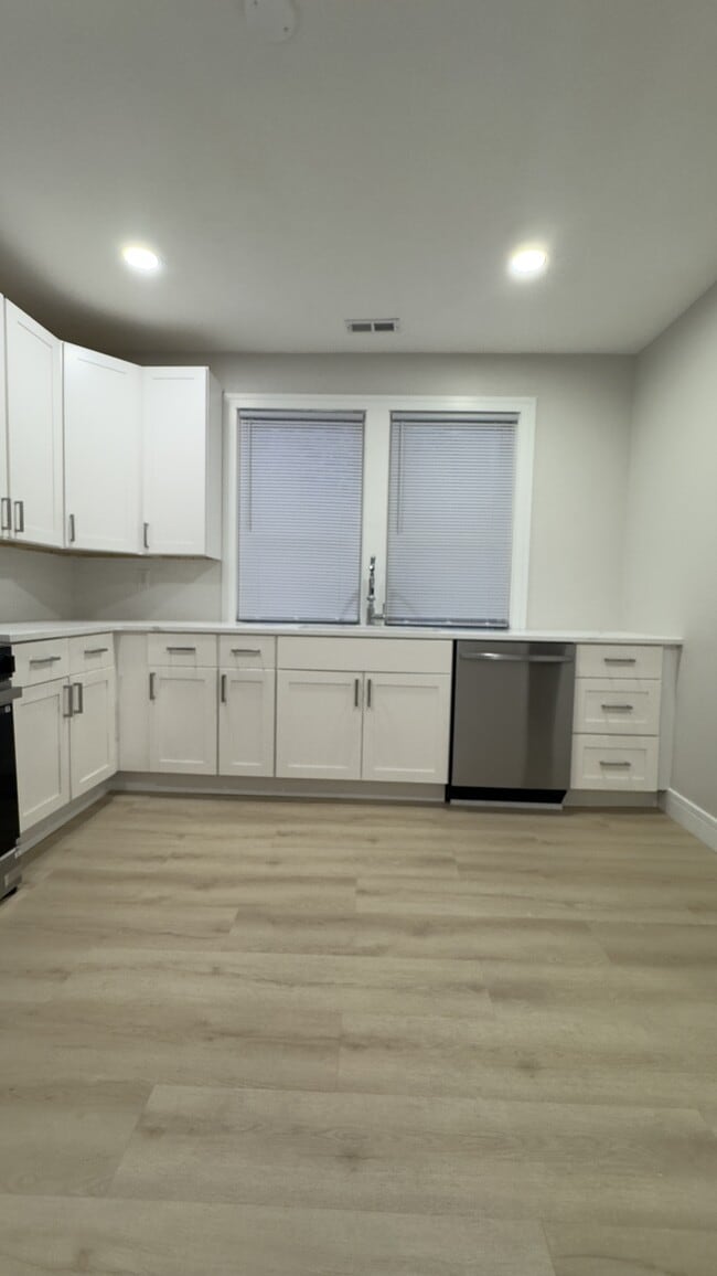 Kitchen C - 2310 W 21st St