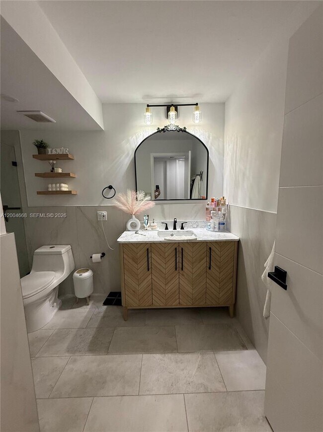 Foto del edificio - 7155 NW 179th St