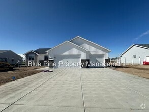 Building Photo - 3881 E Hemlock Ln