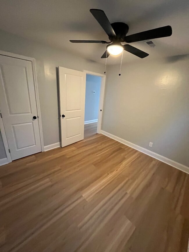 Building Photo - 2617 Dundeen St