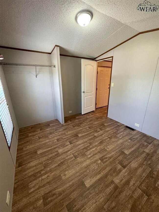 Foto del edificio - 1007 S Wall St