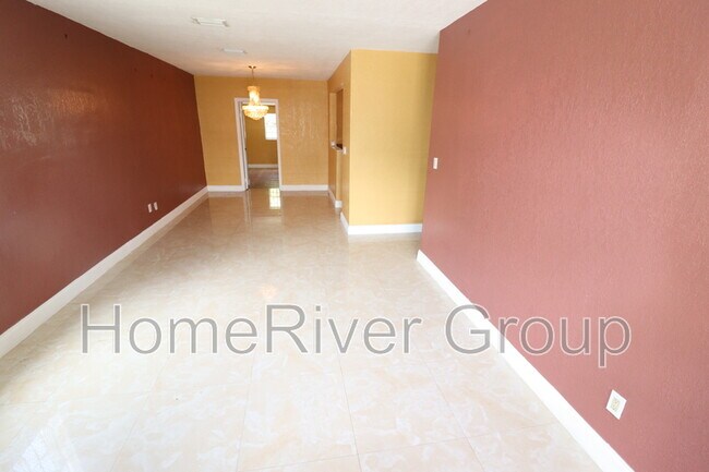 Foto del edificio - 15701 NE 14th Ave