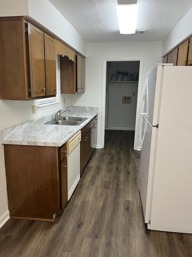 Kitchen - 608 Bison Ln