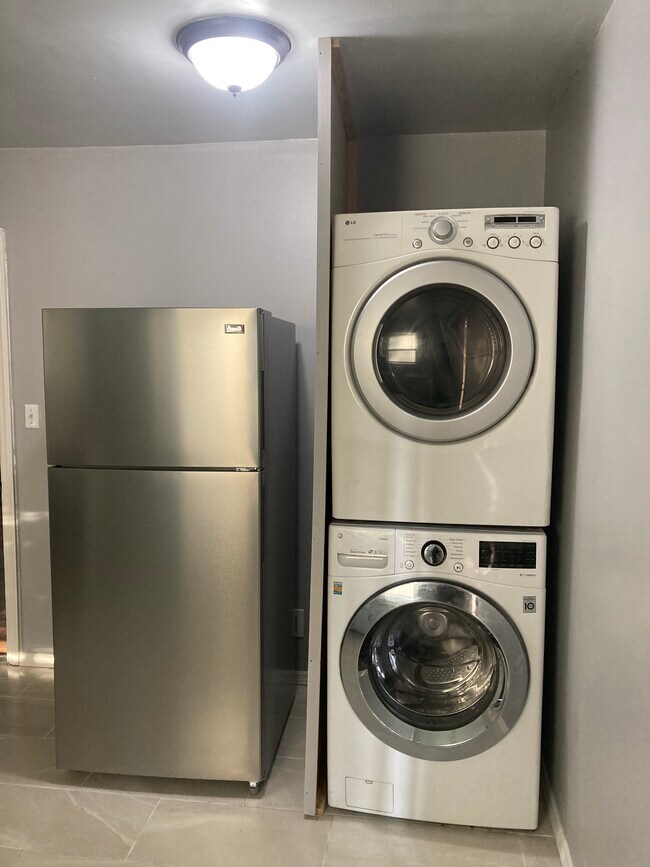 Foto del edificio - 1089 Longshore Dr