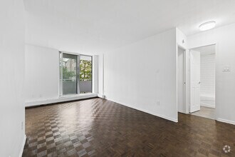 1BR, 1BA - 613SF - Living Room - 80 Cosburn Avenue