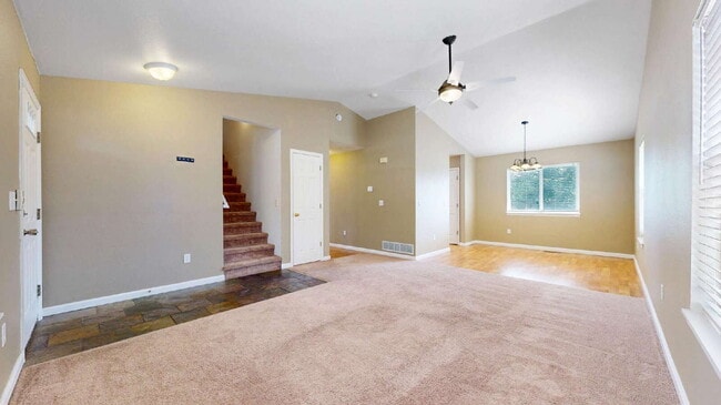 Building Photo - Spacious 3-Bed,2.5-Bath Home with Fenced Yard